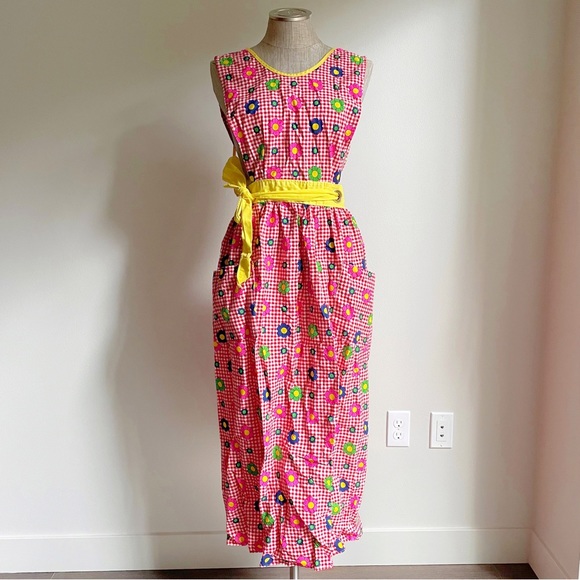 Design House Other - Vintage Red Groovy Floral Apron Pinafore